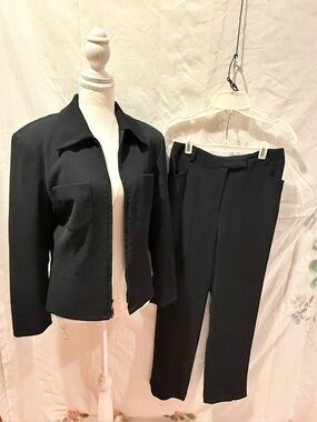 Classic Black Women's Two-Piece Zip Jacket & Straight Pants Set